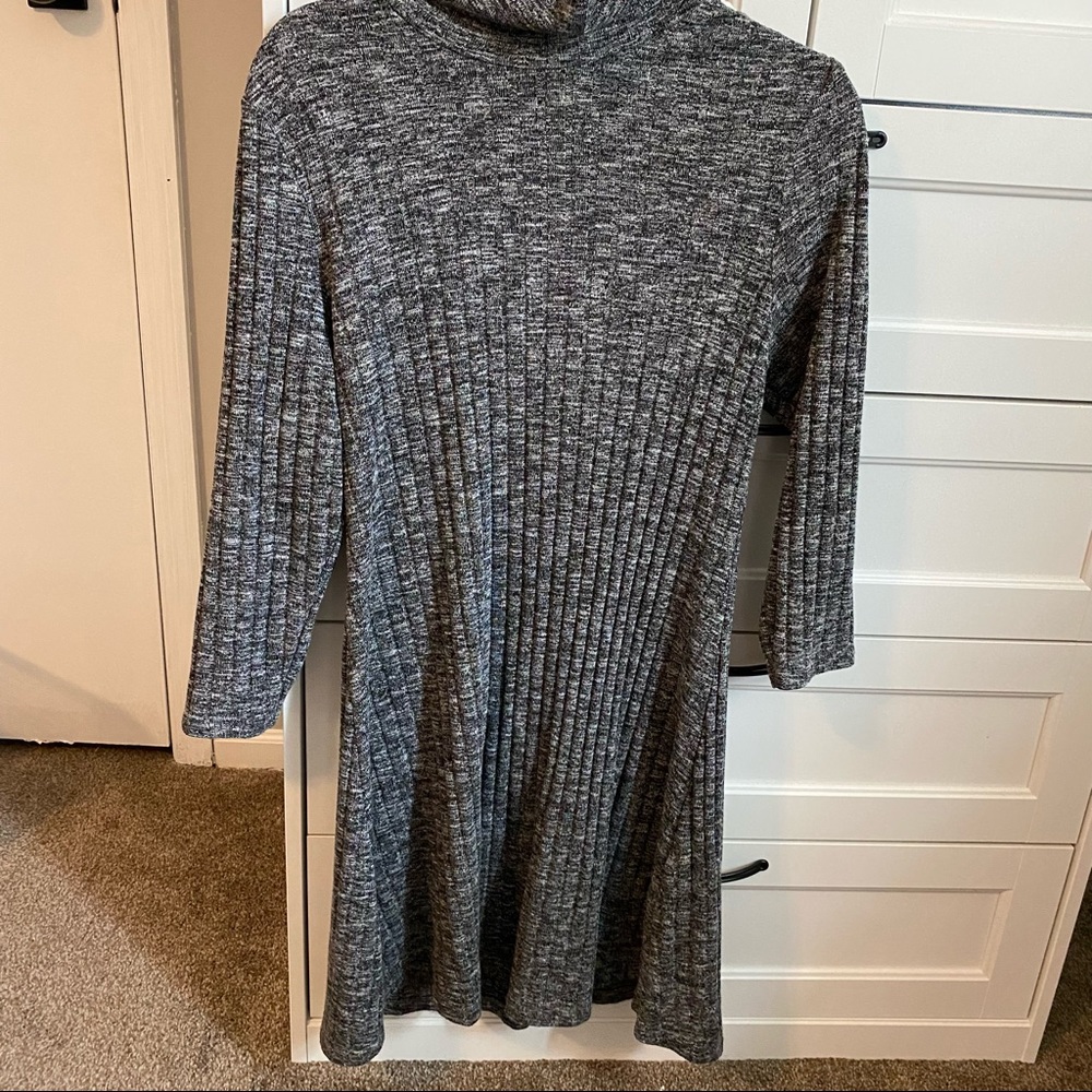 4 for 20 / American Eagle 3/4 sleeve turtle neck knit dress!